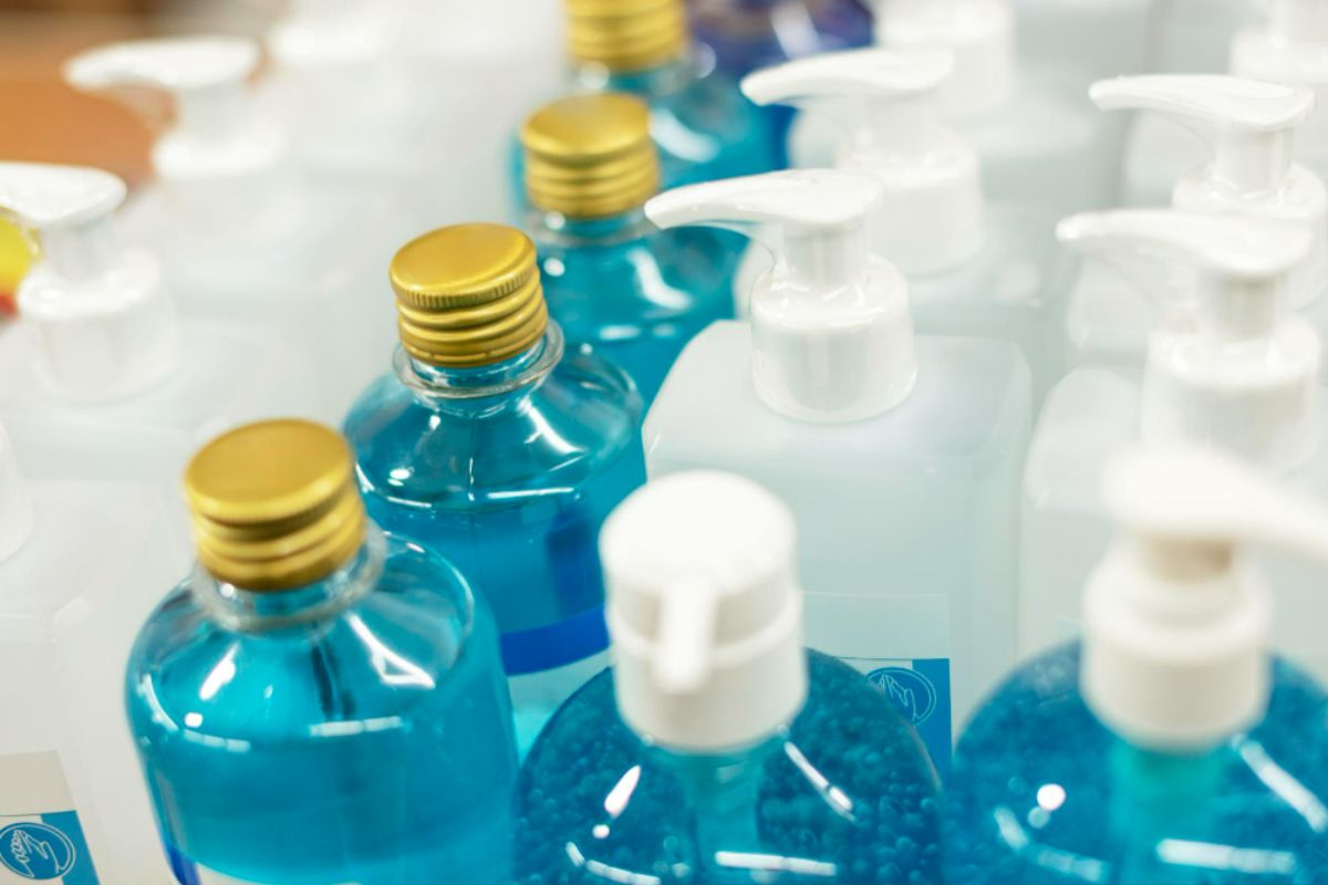 Tips on Choosing the Right Retailer for Your Swimming Pool Chemicals